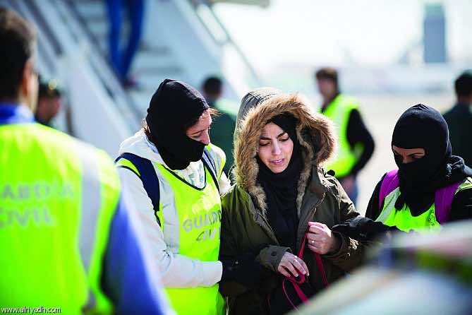 قاض إسباني يوجه تهمة "التجنيد لداعش" إلى طالبة طب مغربية