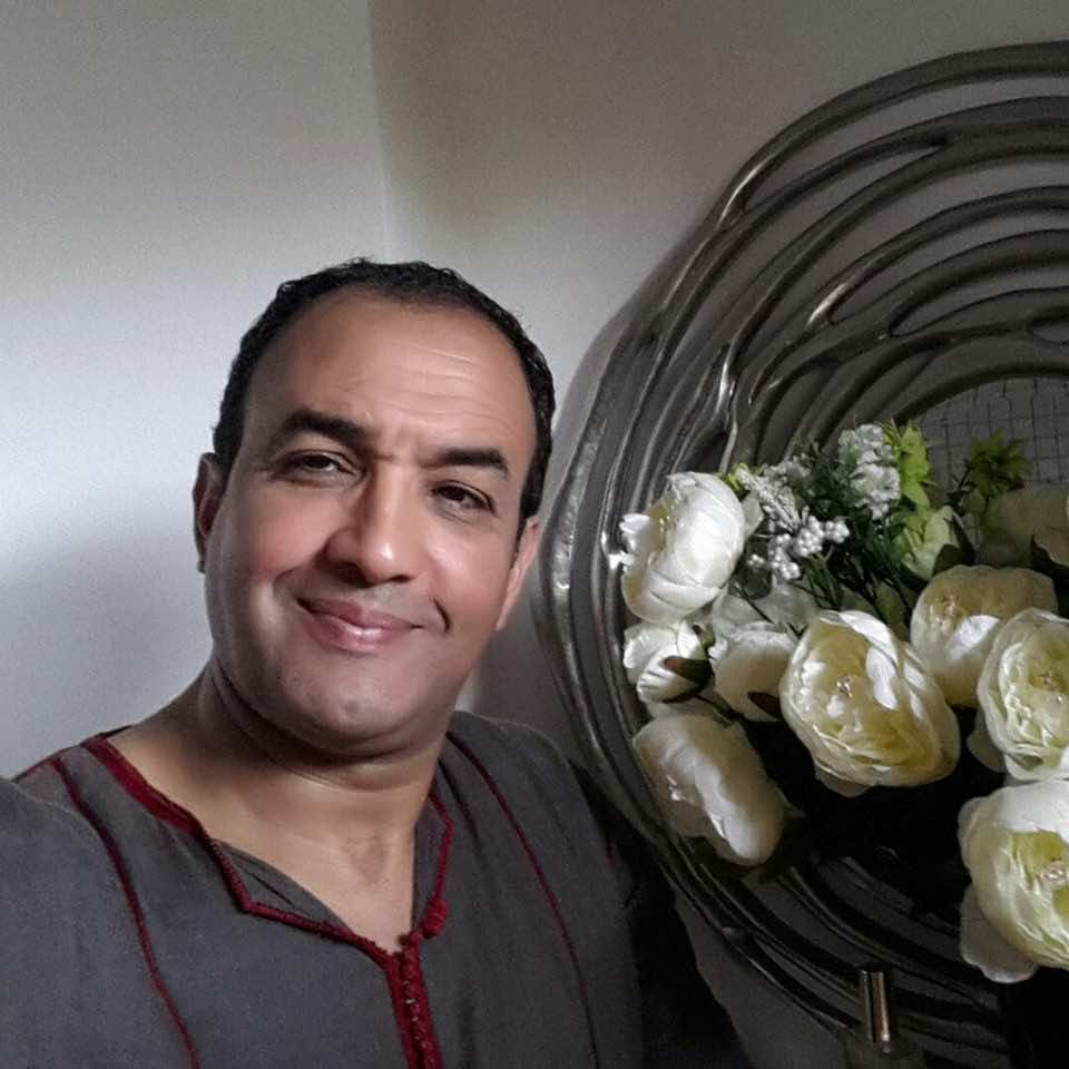 رشيد الوالي يحتفل بعيد زواجه بطريقته الخاصة - صور