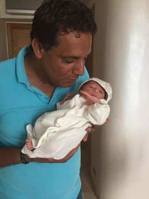 مصطفى الحداوي يصبح جدا ويستقبل أول حفيد له