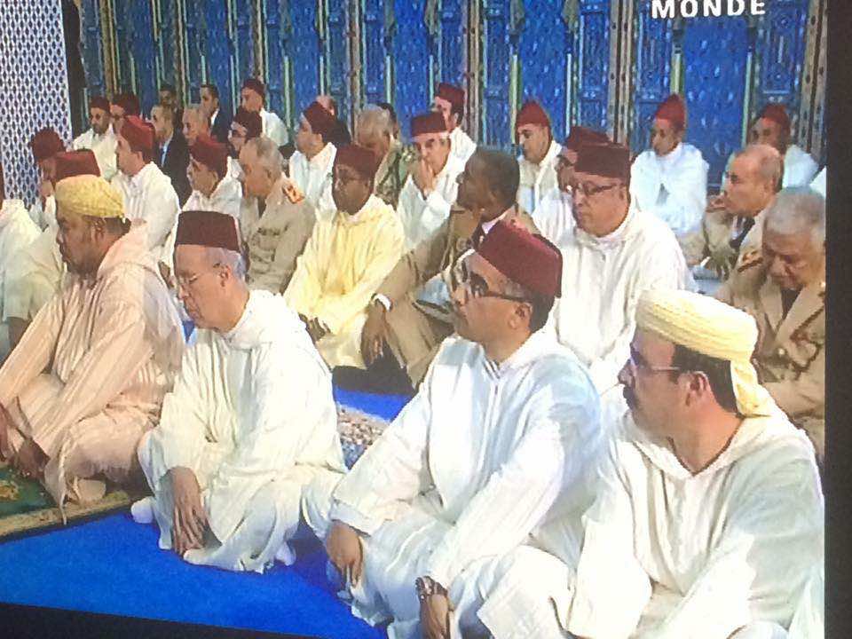 إلياس العماري يؤدي أول صلاة جمعة إلى جانب الملك بعد منصبه الجديد