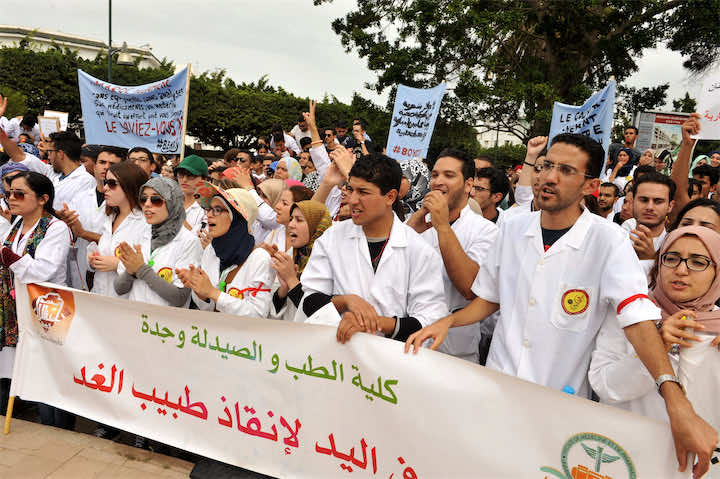 بعد الطلبة.. أساتذة كليات الطب يهددون الوردي بتصعيد الاحتجاجات