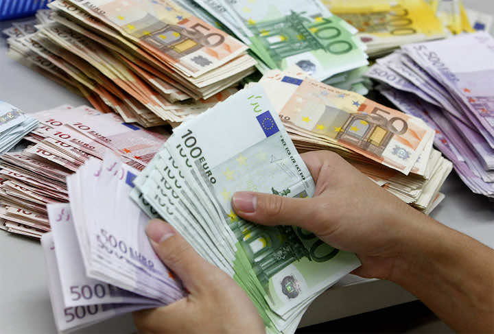 كل مغربي بالخارج يحول 1000 درهم شهريا إلى المملكة