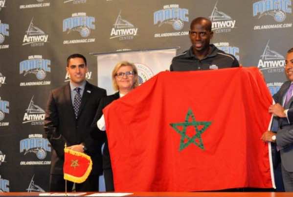 العلم المغربي حاضر في NBA أكبر تظاهرة لكرة السلة في العالم