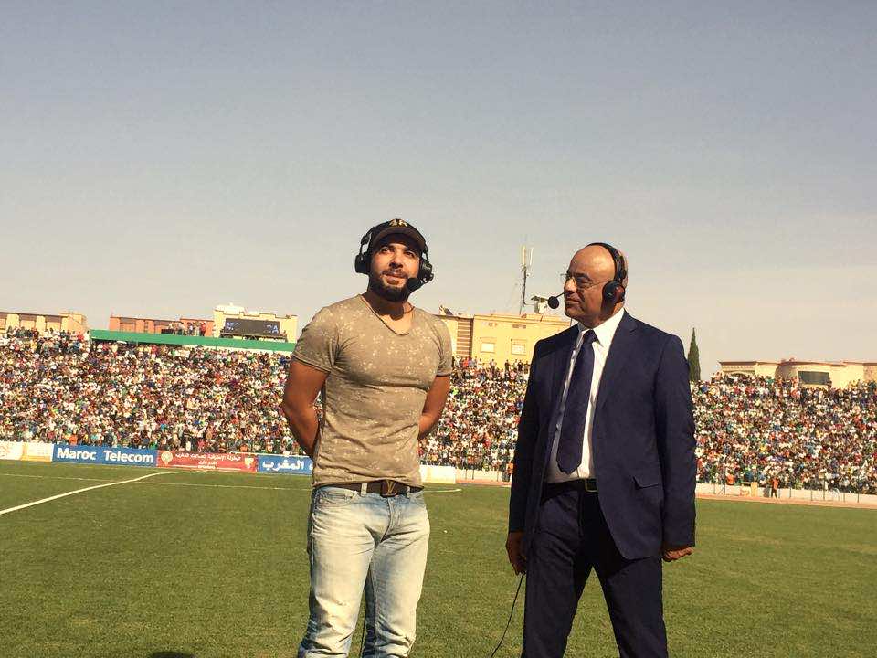 هذا هو الفنان الذي شجع المولودية الوجدية أمام الرجاء
