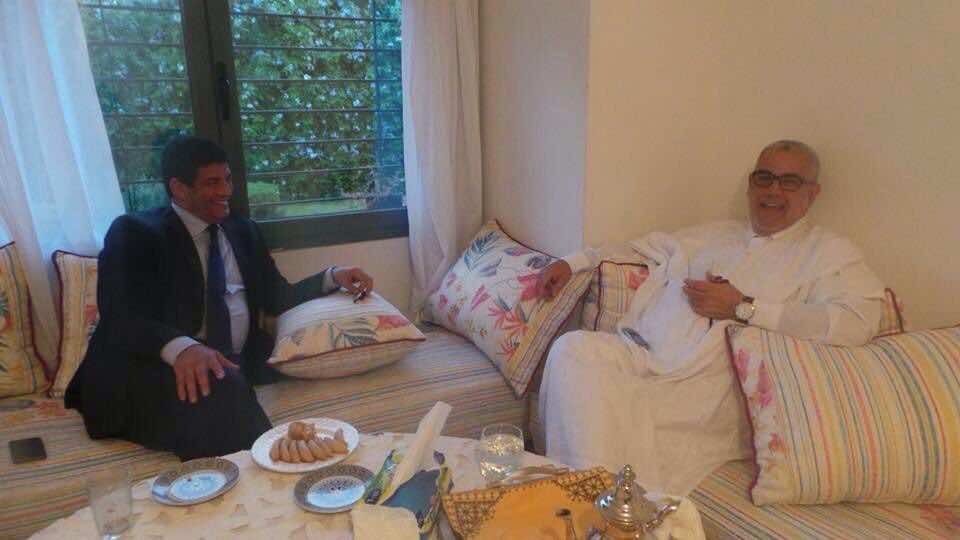 بعد خصومة طويلة.. الباكوري ضيفا على بنكيران في بيته- صورة