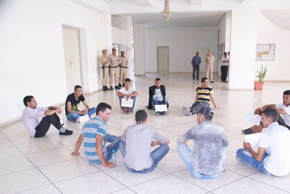 محتجون بتاوريرت يطالبون بإيفاد لجان للتحقيق في "ملفات ساخنة" بالبلدية