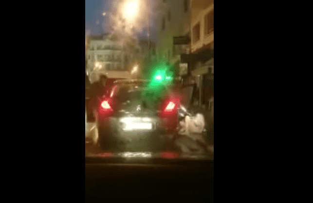 صادم.. شبان"يعذبون"فتاة ويرمونها عارية من سيارة في الشارع بطنجة- فيديو