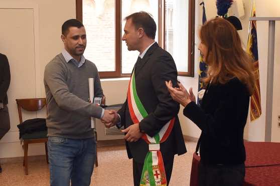 وسام من رئيس الجمهورية الإيطالية لمغربي قام بعمل بطولي