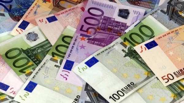 عجوز نمساوية تمزق مليون يورو قبل أن تموت لكي تحرم ورثتها!