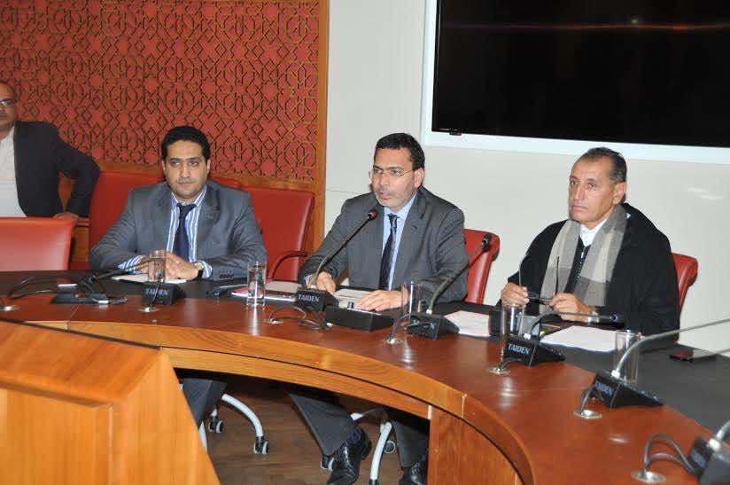 الخلفي يشرف على تكوين 1000 شاب للدفاع عن الصحراء عبر الأنترنيت