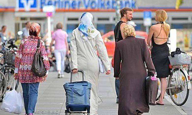 2 من بين 3 مسلمين تعرضوا لأحداث عنصرية مرة واحد على الأقل بهولندا!