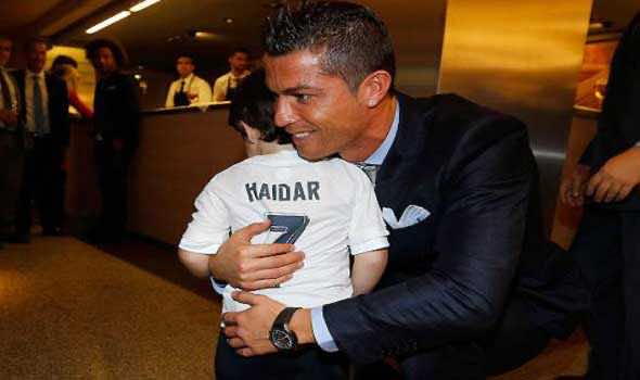 الطفل حيدر يواصل حلمه الصغير بلقاء رونالدو واللهو في "بيرنابيو" -صور
