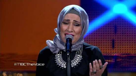 والدة "نداء شرارة" : ابنتى لن تخلع الحجاب.. و كنت واثقة من فوزها بلقب "ذا فويس