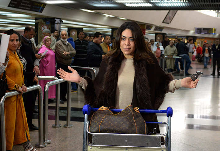رجوي تتجاوب مع طلب الفنانة شيرين وتهديها قفطانين! -فيديو