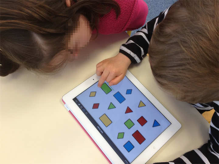 على عكس ما يدّعيه الخبراء.. iPad ينمي مهارات طفلك اللغوية والخيالية