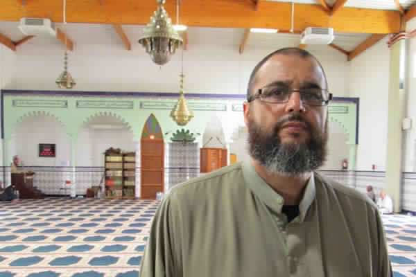 رفع الإقامة الجبرية عن إمام مغربي قال: "المرأة هدية الرجل لتنجب الأولاد"