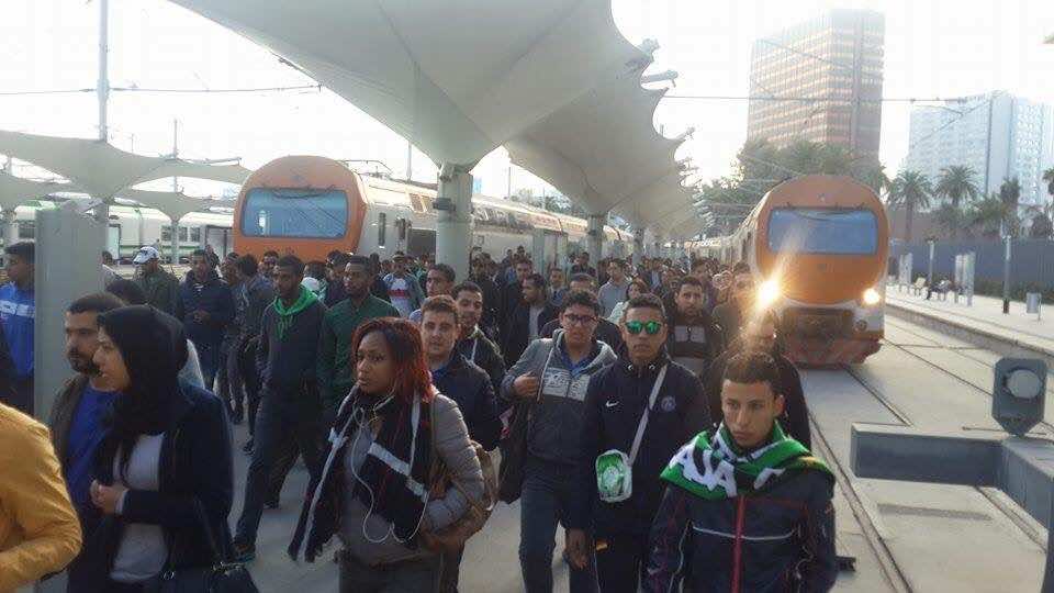 الديربي 119:جماهير غفيرة بقطار القنيطرة والبيضاء تحج للملعب-أولى الصور