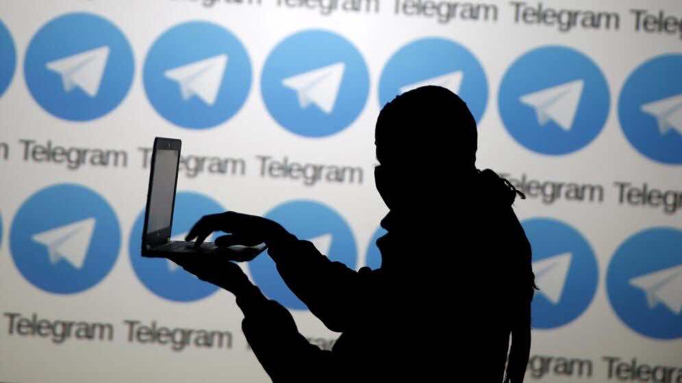 إسبانيا قلقة من تحول المتطرفين من الدردشة في "واتساب" إلى "تيليغرام"