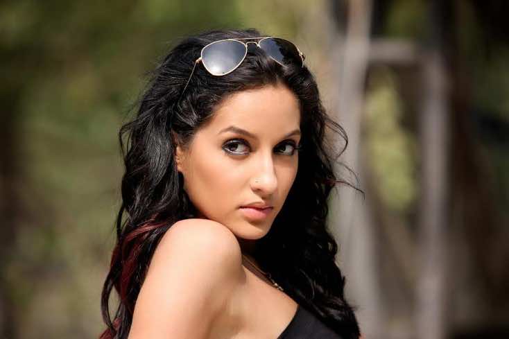 هذه هي الممثلة المغربية التي شغلت الإعلام الهندي بجمالها-صور