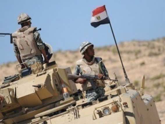 مقتل شرطيين مصريين في تفجير مركبة مدرعة بشمال سيناء