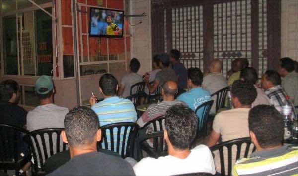 سلطات طنجة "تمنع" المقاهي من نقل مباراة الوداد والأهلي المصري