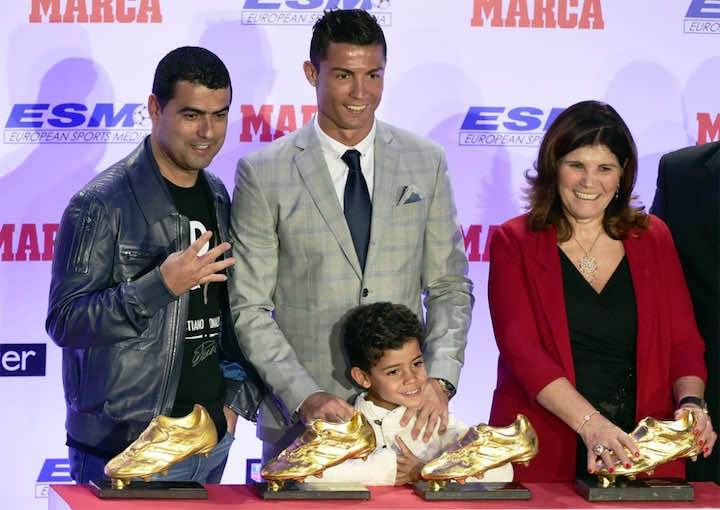 بالفيديو:موهبة نجم ريال مدريد رونالدو تُلهم ابنه