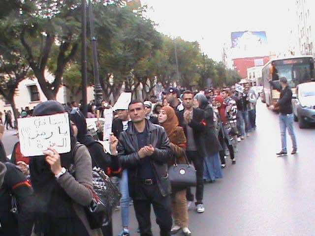 شباب وجدة ينزل إلى الشارع لإستنكار تعنيف الأساتذة المتدربين