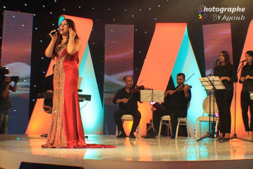 هل كان "اللباس الفاضح" سبب حذف فقرة فنانة من برنامج "تغريدة"؟
