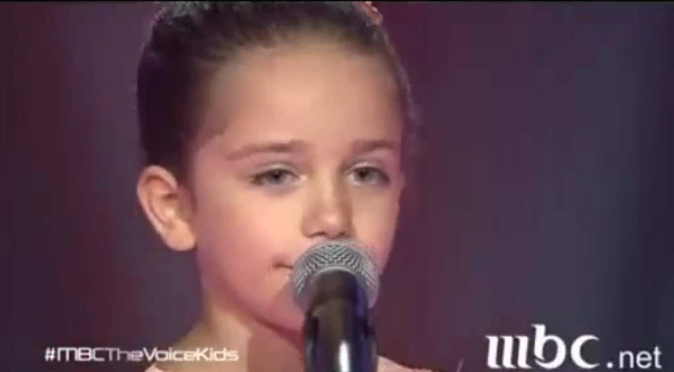نانسي تنسحب باكية من "the voice kids"..السبب عيون طفلة!- فيديو