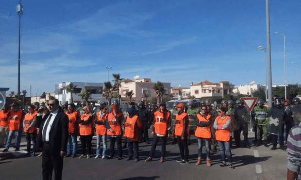 سلطات انزكان تواجه مسيرات الأساتذة بشرطة من "الجنس الناعم"!
