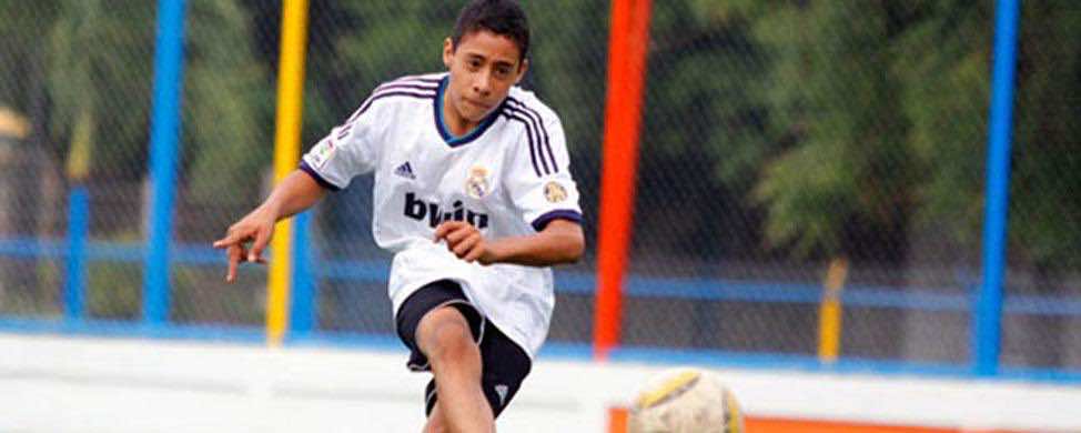 والد لاعب في ريال مدريد يتهم المسؤولين بإحراق وثائق ابنه