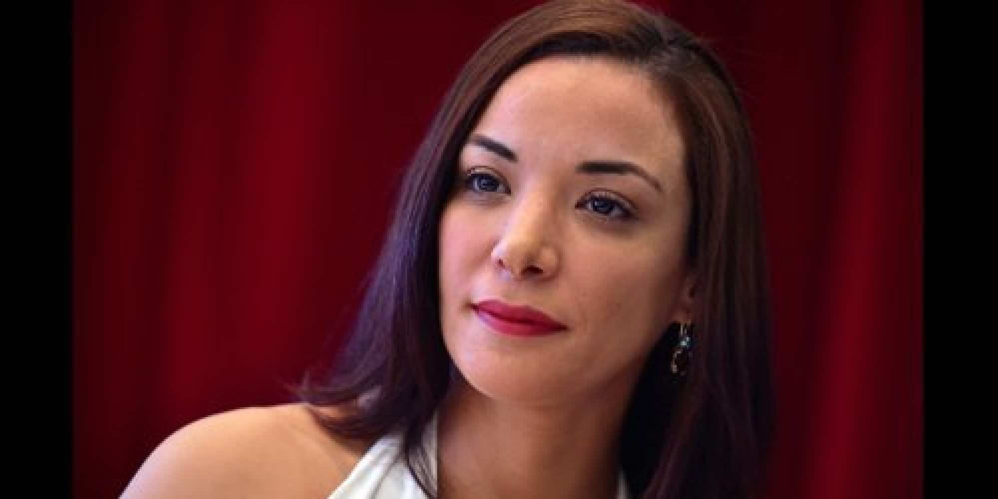 أبيضار: أعيش كـ"الأميرة" في فرنسا ولم يتم الاعتداء علي نهائيا" !