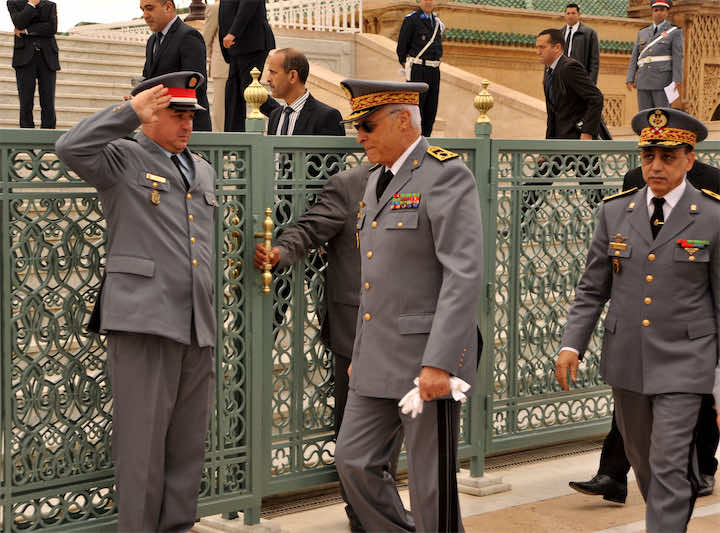 الجنرال بنسليمان يهنئ العزيز وهذا ما وعد به لاعبي الجيش