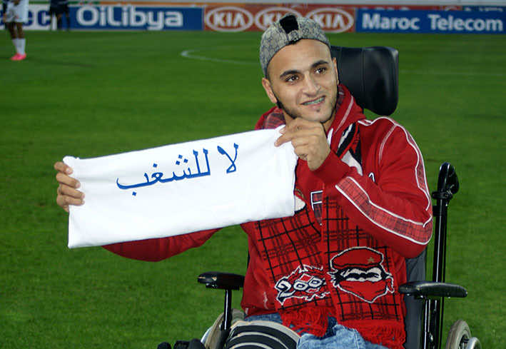 المشجع كمال: فقدت ساقي بسبب عنف الملاعب فـ"باركا من الشغب"- فيديو