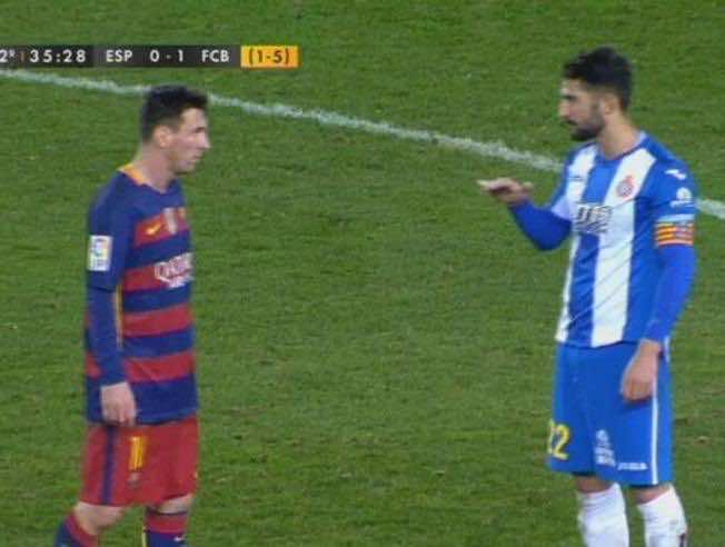 هكذا رد ميسي على لاعب اسبانيول الذي وصفه بـ" القصير جدا"