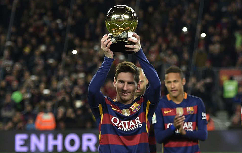 احتفال كبير لجماهير برشلونة بالكرة الذهبية الخامسة لميسي