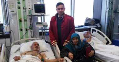 بعد قصة حب استمرت 63 عام..مسنان يعقدان قرانهما في المستشفى