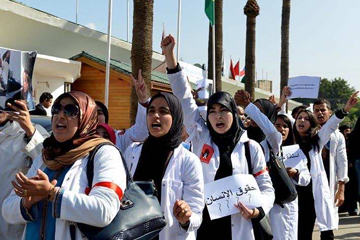 الحكومة تعترف بتوظيف الأساتذة دون تكوين