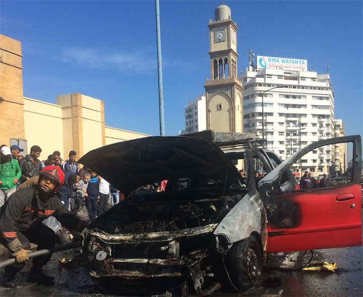 احتراق سيارة أجرة في البيضاء ونجاة السائق بأعجوبة