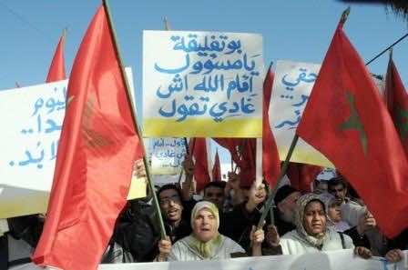 المغاربة المُرحَّلون من الجزائر يحكون معاناتهم في "المسيرة السوداء"