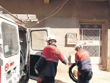 احياء طنجة في الظلام بسبب حريق في مزود كهربائي-فيديو