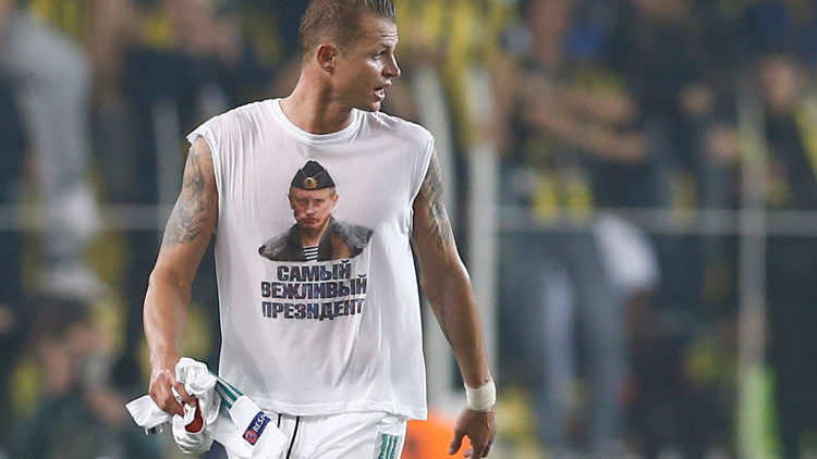 لاعب روسي يغضب الأتراك بصورة لبوتين