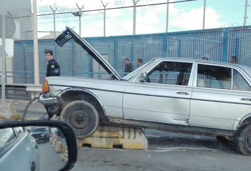 سيارة "مرسيدس" يقودها مغربي تزرع الرعب في باب سبتة