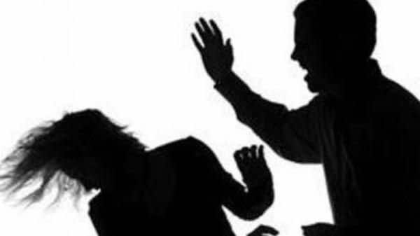 مغربية تصرخ:ذهبت الى الشرطة ملطخة بالدماء وعارية فرفضوا التدخل لانقاذي