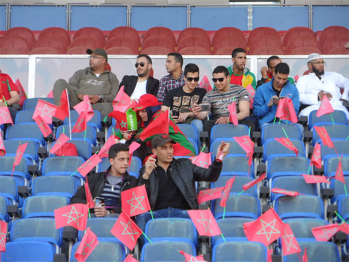 الأعلام الحمراء بملعب مراكش في مباراة المنتخب والرأس الأخضر-صور