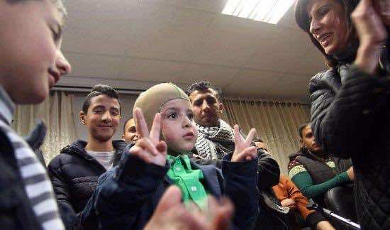 الطفل الفلسطيني دوابشة يلتقي رونالدو