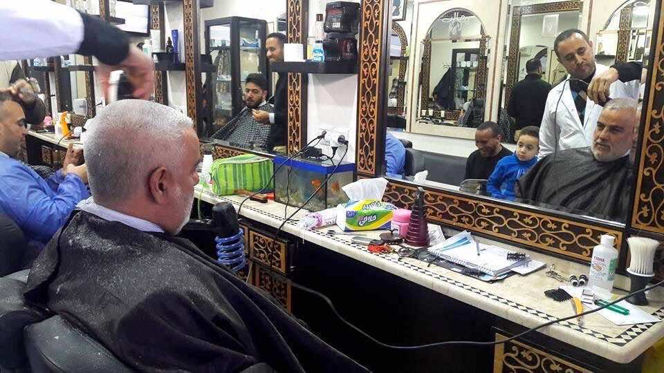 صورة لبنكيران عند الحلاق تَخلق الجدل على مواقع التواصل