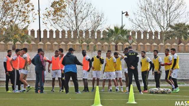 "غياب التواصل والضغط النفسي" يعجلان بتغيير الطاقم التقني للمغرب الفاسي