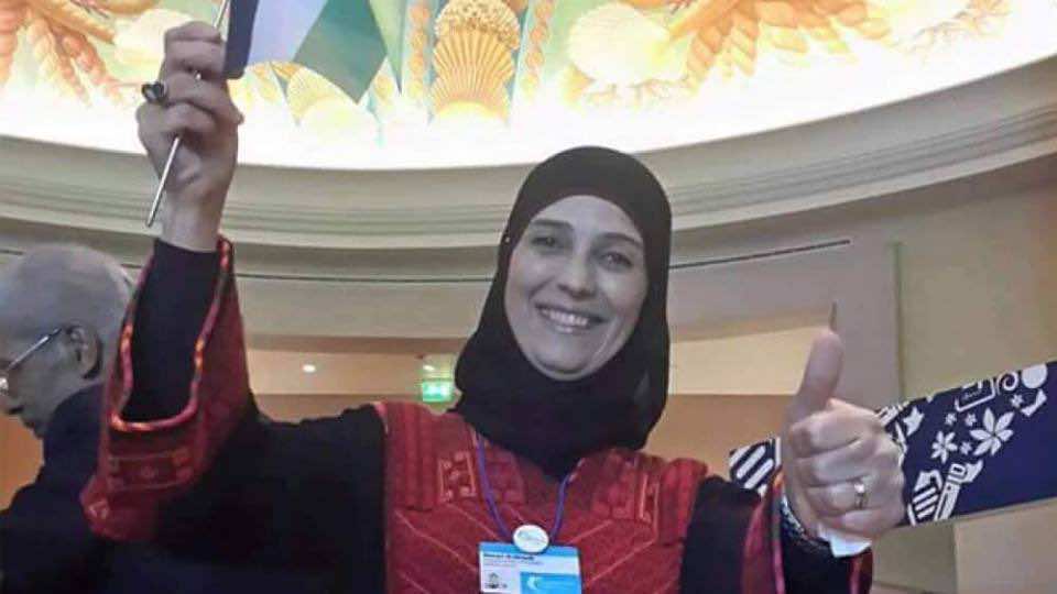 الفلسطينية حنان الحروب تفوز بلقب أفضل معلمة في العالم