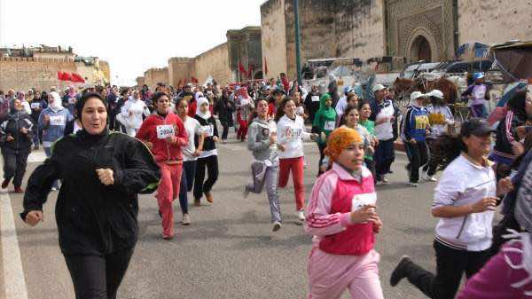 عدو ريفي نسائي في سلا تحت شعار "فرحانة بأمن بلادي"